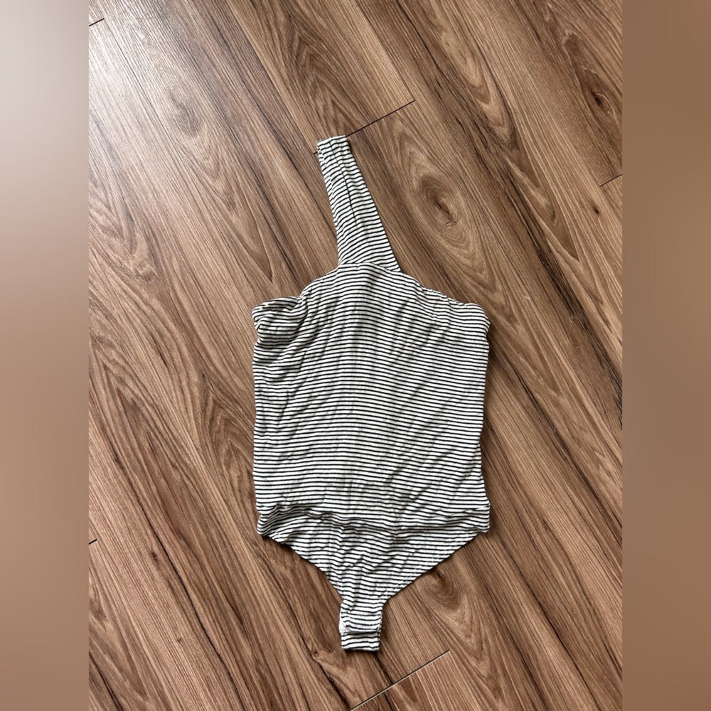 🛍️Asymmetrical Striped Bodysuit